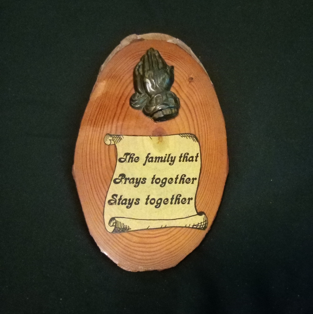 Vintage The Family That Prays Together Stays Together Wooden Log Slice Plaque